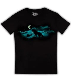 Прикольные футболки: волк и луна